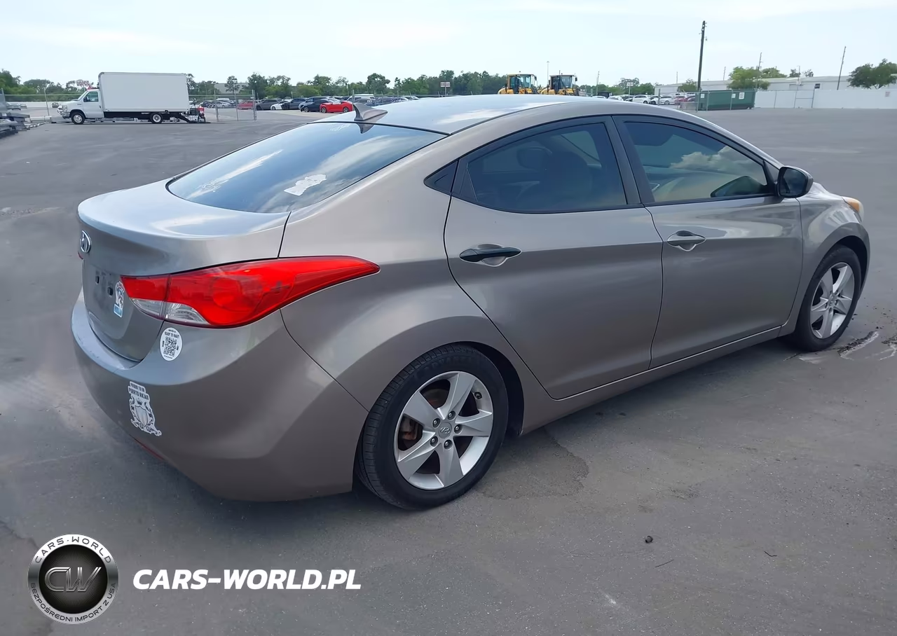 2013 Hyundai Elantra Gls VIN:5NPDH4AE5DH159598 - 4
