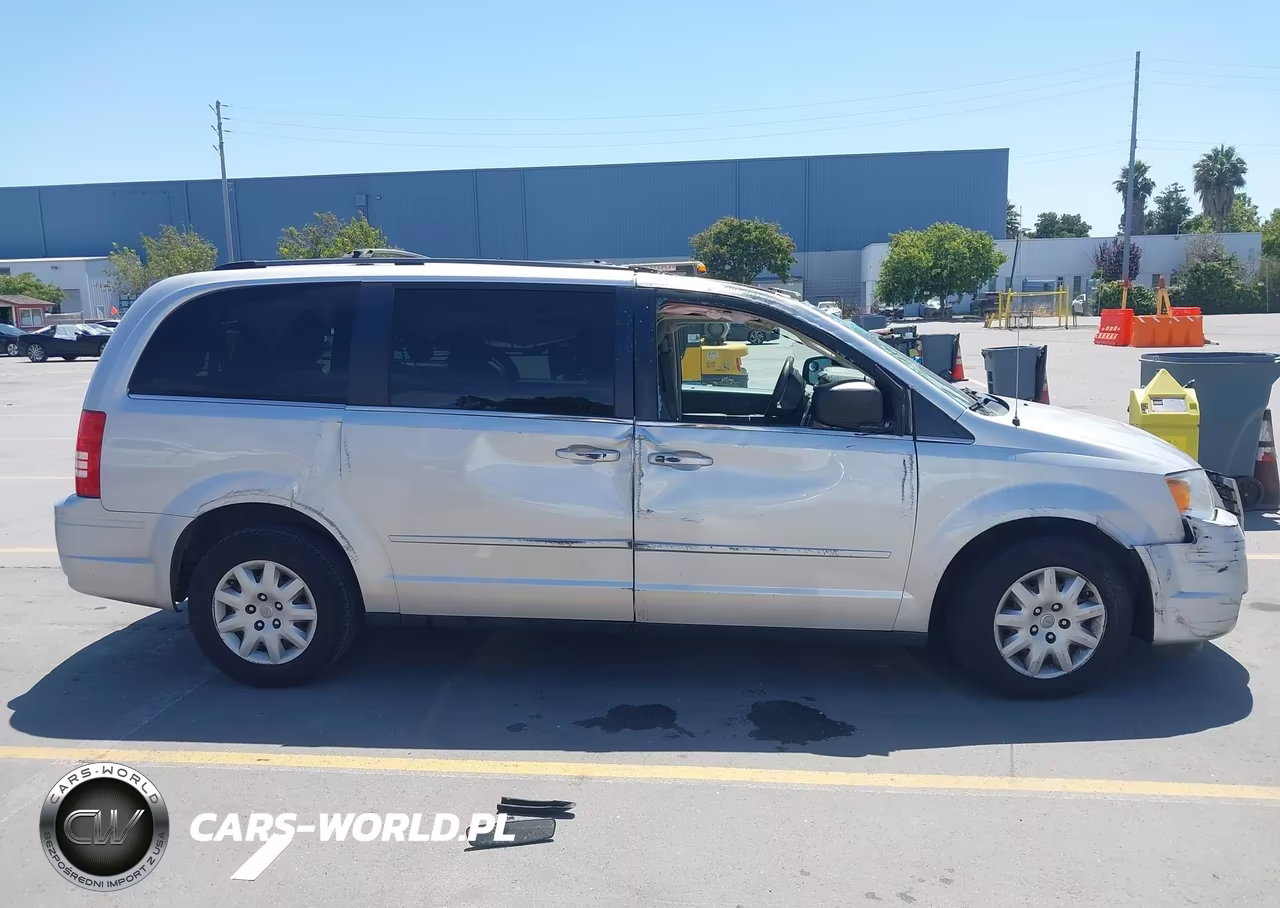 2009 Chrysler Town & Country Lx VIN:2A8HR44EX9R572341 - 13