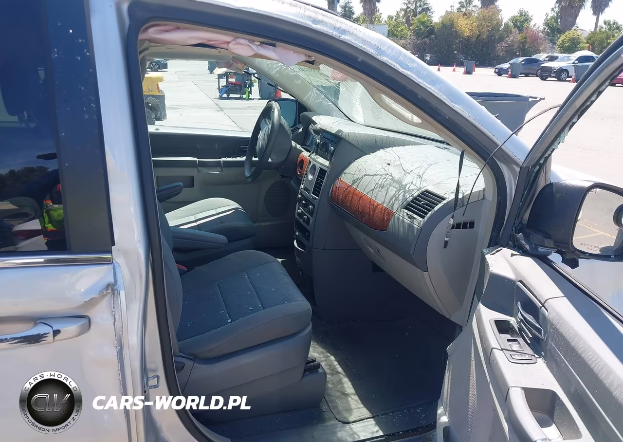 2009 Chrysler Town & Country Lx VIN:2A8HR44EX9R572341 - 5