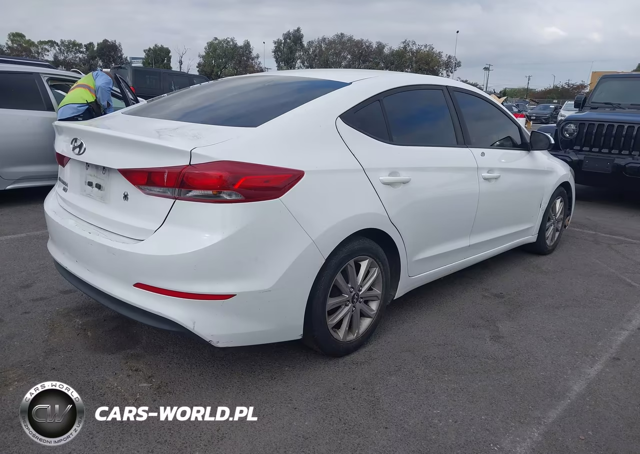 2018 Hyundai Elantra Se VIN:5NPD74LF5JH303090 - 4