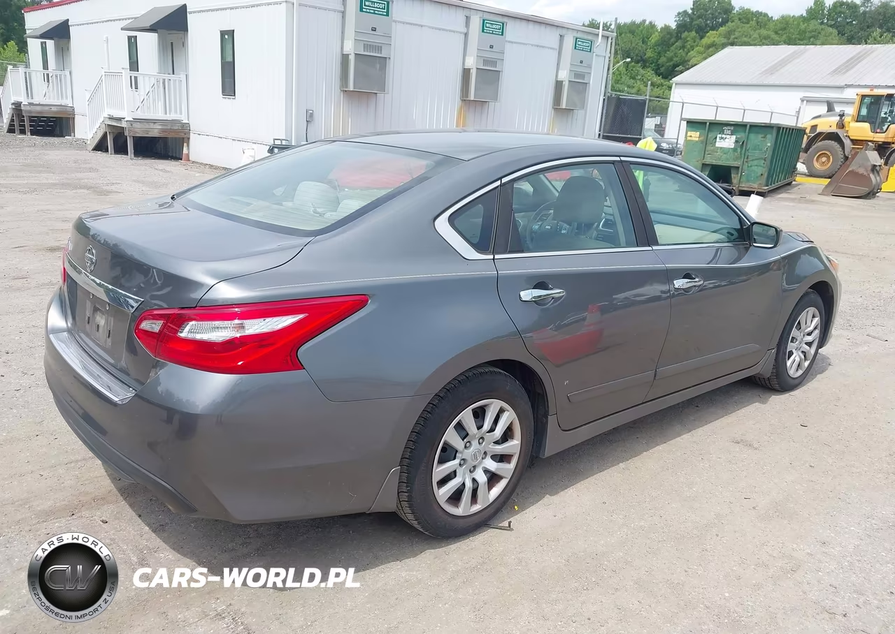 2017 Nissan Altima 2.5 S VIN:1N4AL3AP3HC137068 - 4