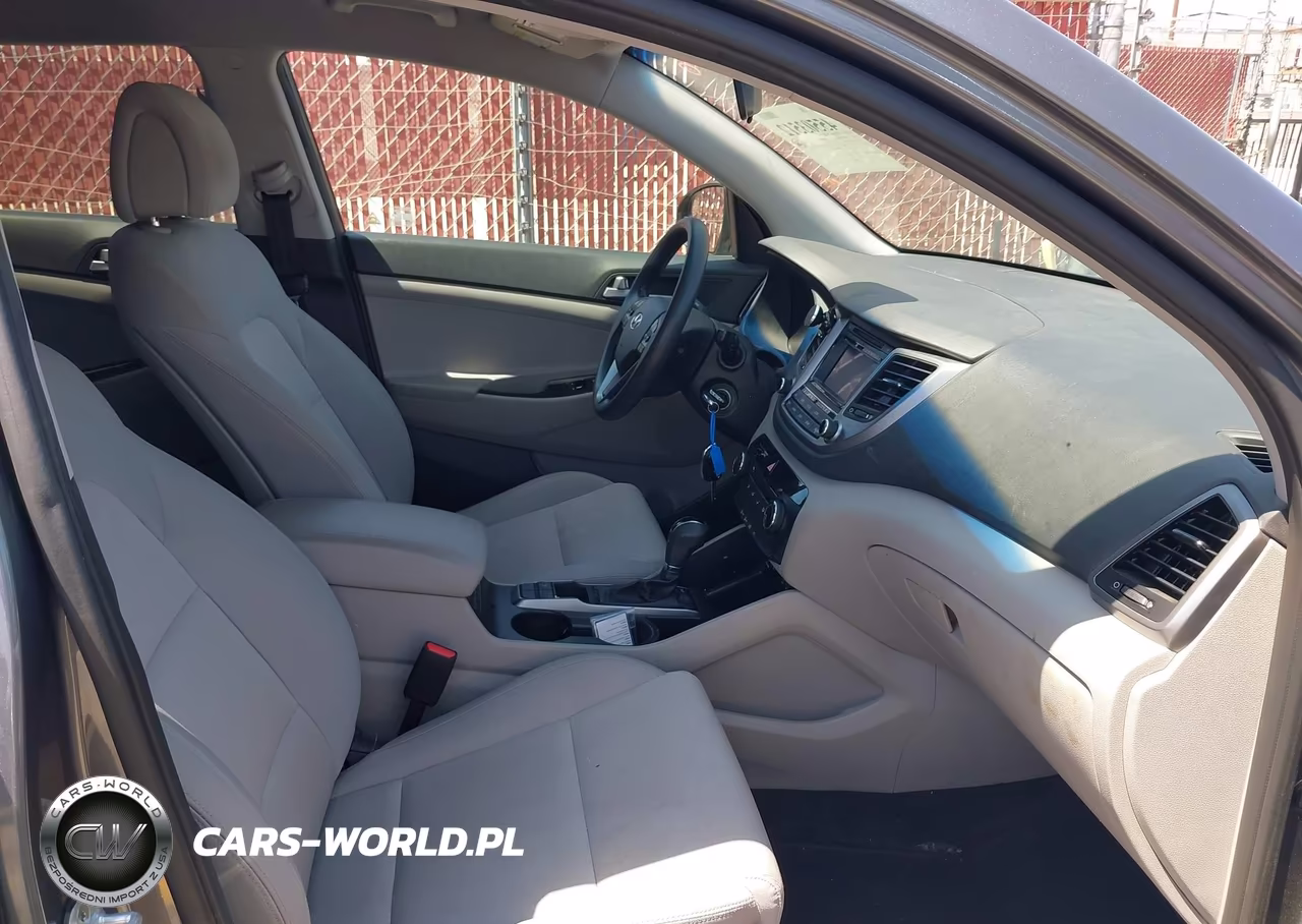 2018 Hyundai Tucson Se VIN:KM8J23A40JU682837 - 5