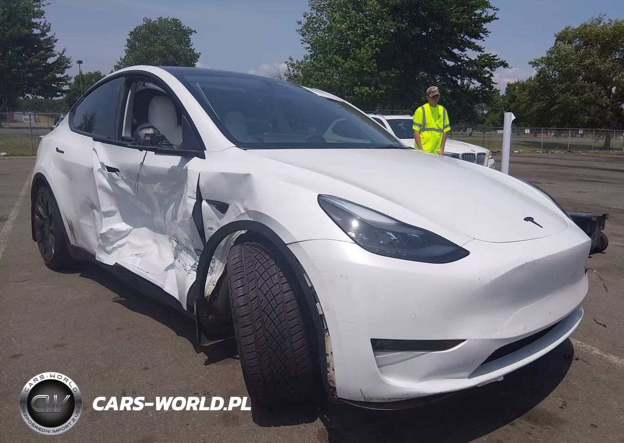 2022 Tesla Model Y Performance Dual Motor All-Wheel Drive – zdjęcie 1 z 18