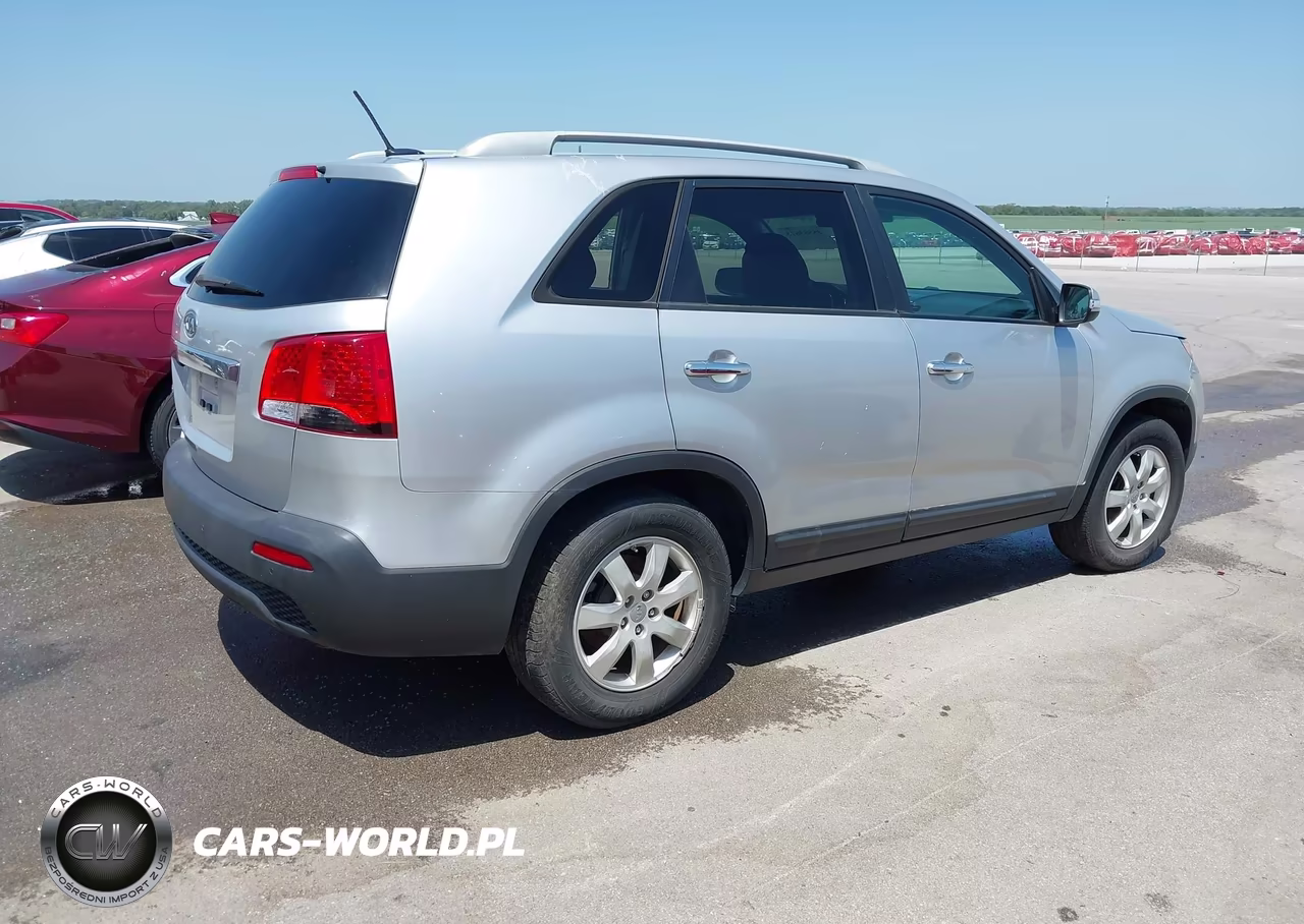 2012 Kia Sorento Lx VIN:5XYKTCA67CG268854 - 4