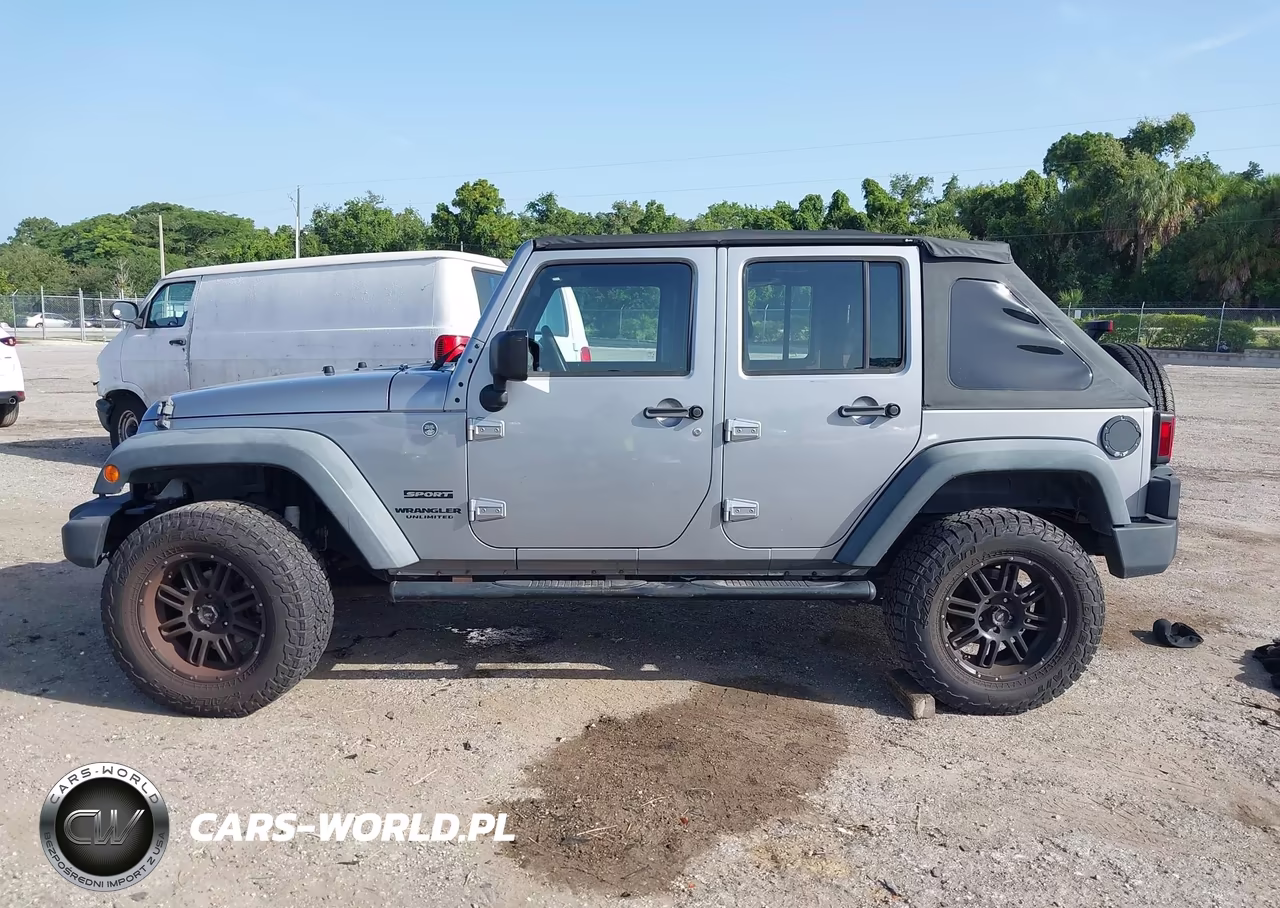 2013 Jeep Wrangler Unlimited Sport VIN:1C4BJWDGXDL602375 - 14