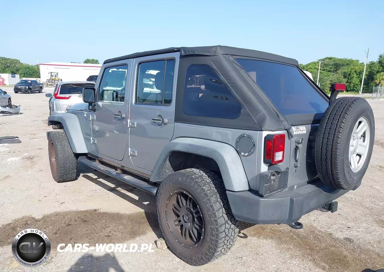 2013 Jeep Wrangler Unlimited Sport VIN:1C4BJWDGXDL602375 - 3