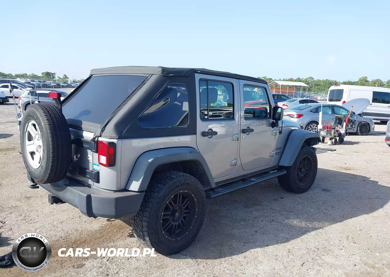 2013 Jeep Wrangler Unlimited Sport VIN:1C4BJWDGXDL602375 - 4