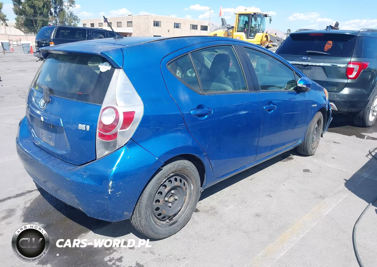 2012 Toyota Prius C One VIN:JTDKDTB32C1022182 - 4