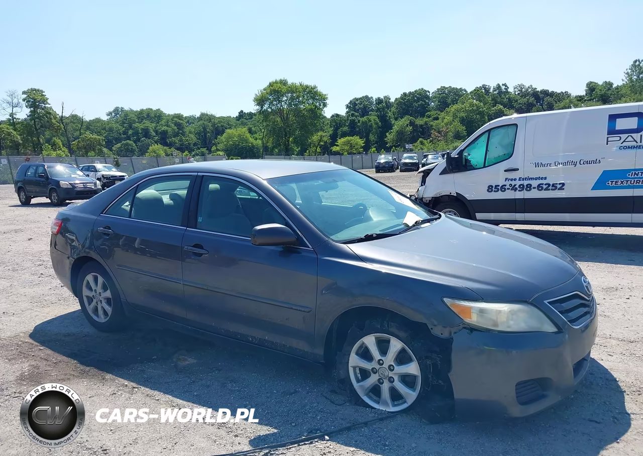 2011 Toyota Camry Le – zdjęcie 1 z 12