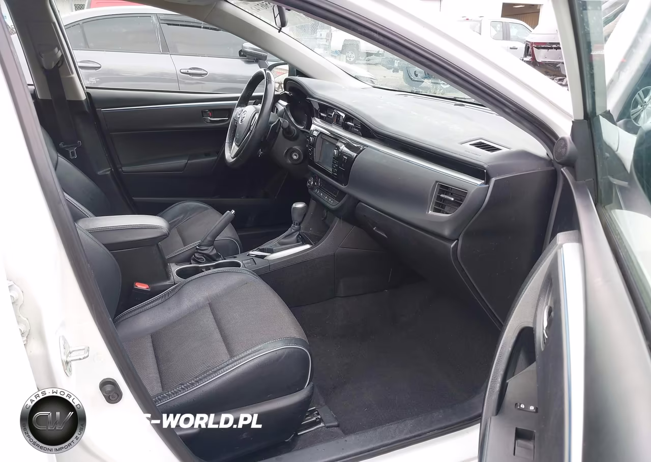 2015 Toyota Corolla S Plus VIN:5YFBURHE8FP340478 - 17