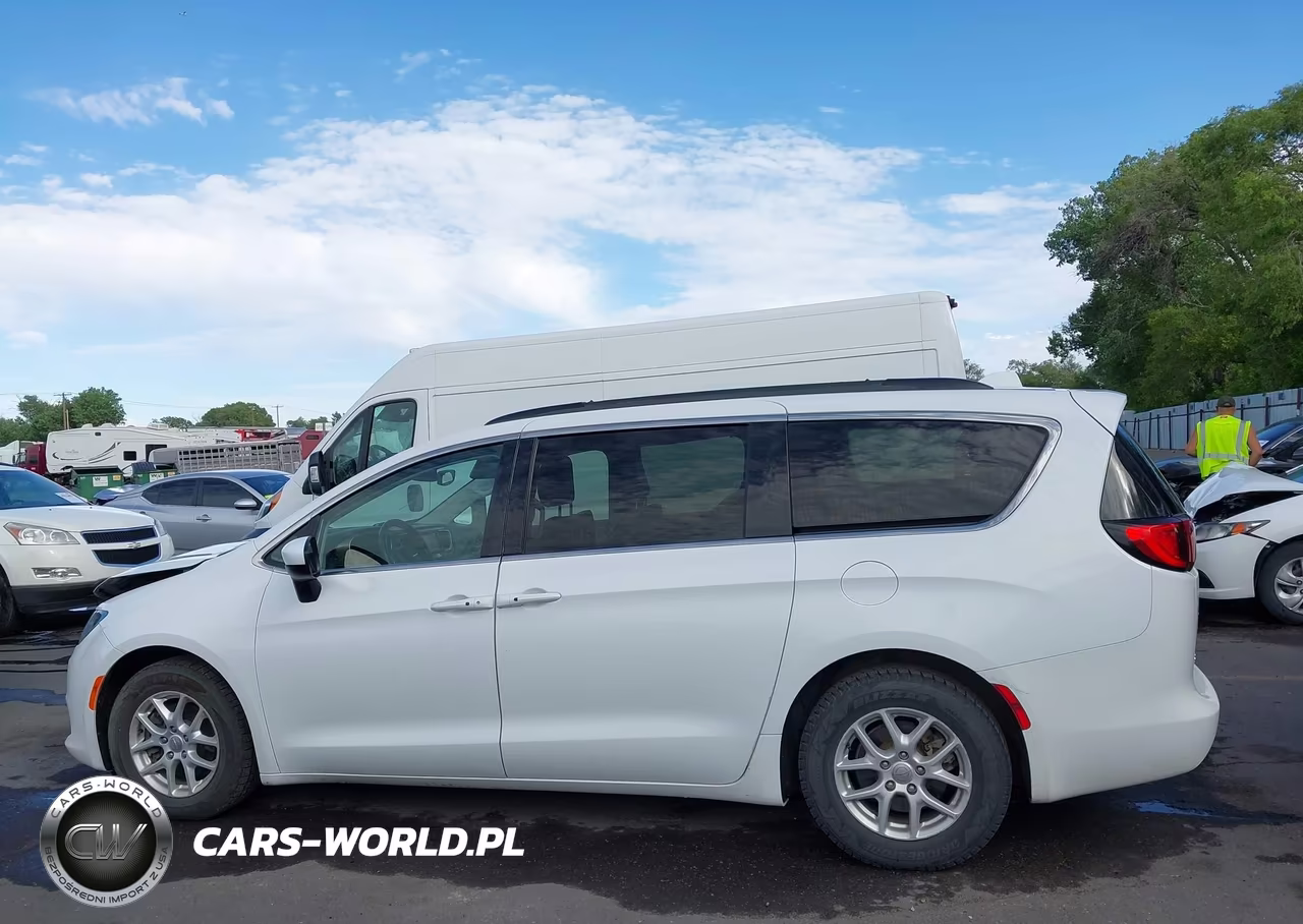 2020 Chrysler Voyager Lxi VIN:2C4RC1DG7LR176159 - 14