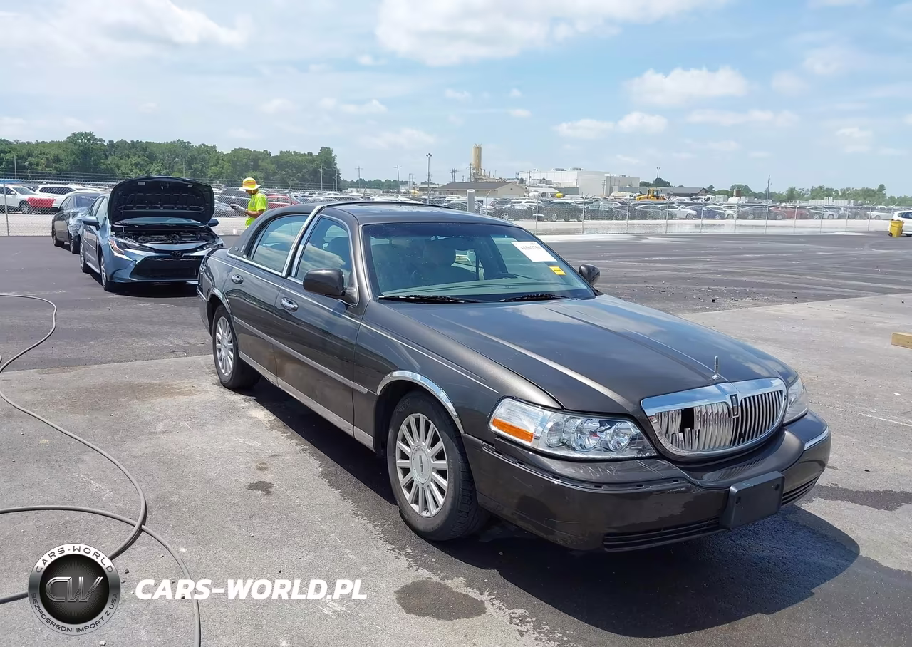 2005 Lincoln Town Car Signature Limited – zdjęcie 1 z 16