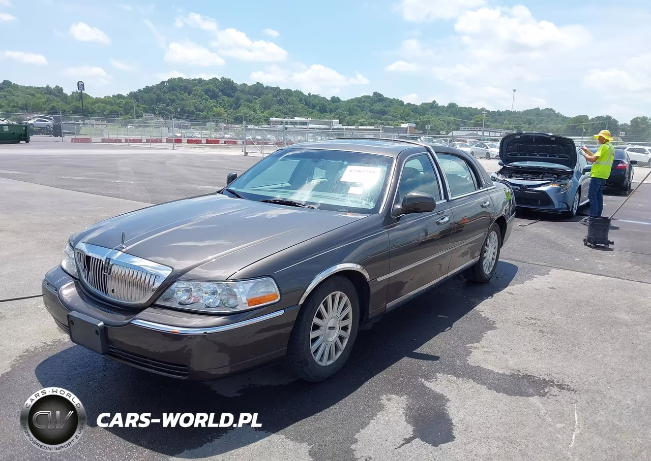2005 Lincoln Town Car Signature Limited VIN:1LNHM82W15Y610193 - 2