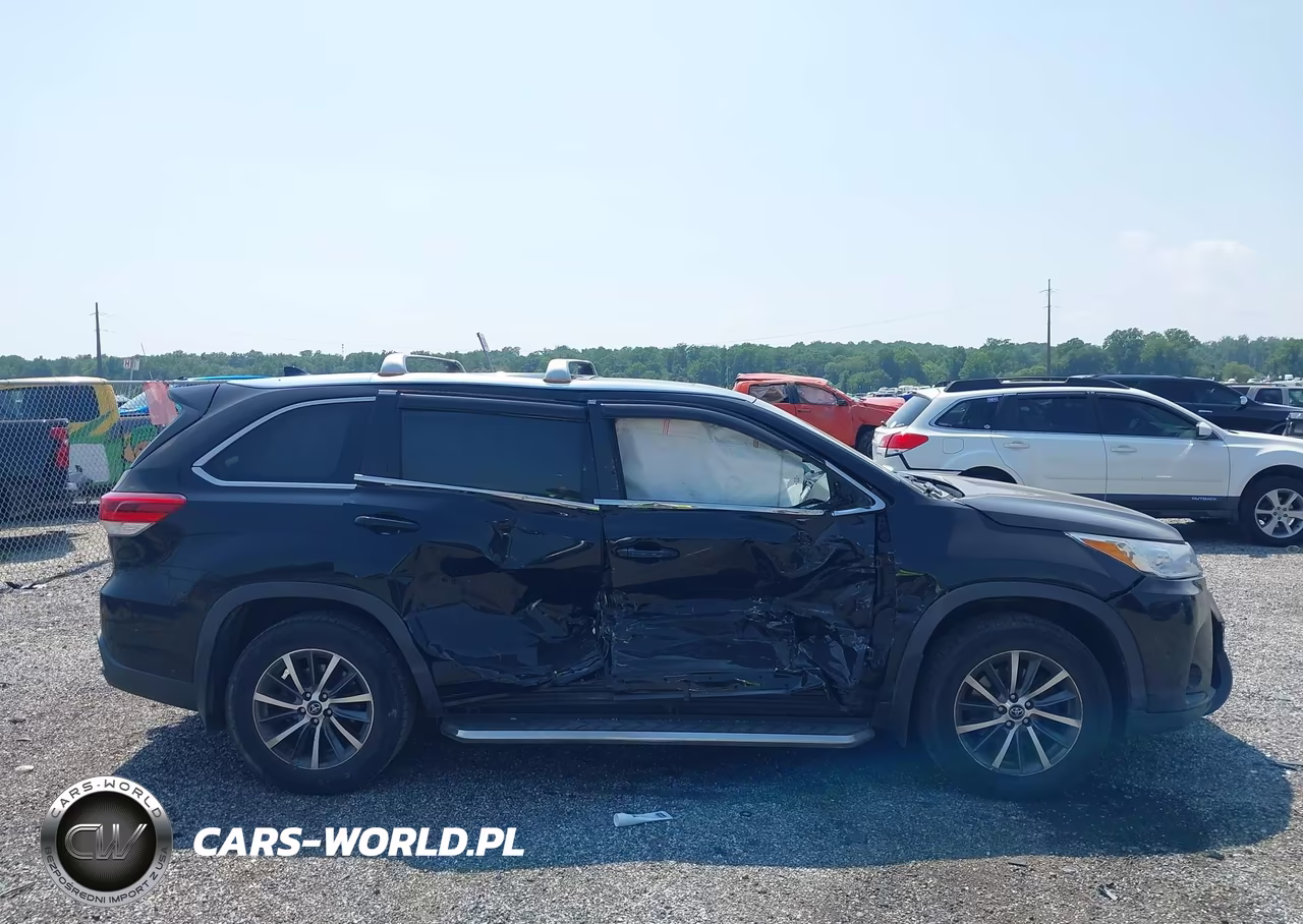 2019 Toyota Highlander Xle VIN:5TDJZRFH1KS564929 - 13