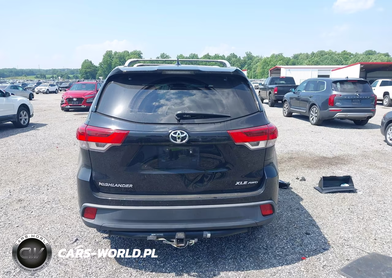 2019 Toyota Highlander Xle VIN:5TDJZRFH1KS564929 - 16