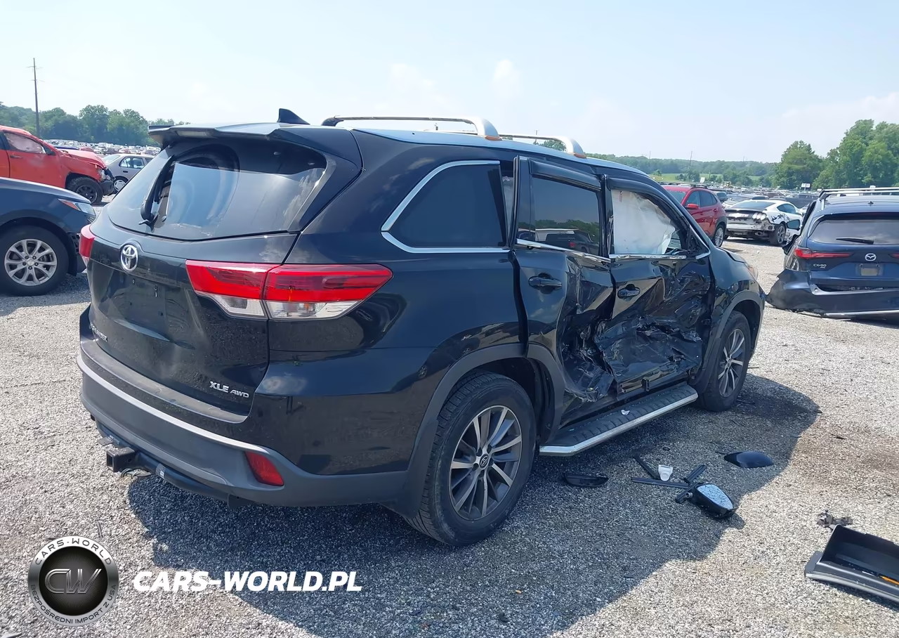 2019 Toyota Highlander Xle VIN:5TDJZRFH1KS564929 - 4