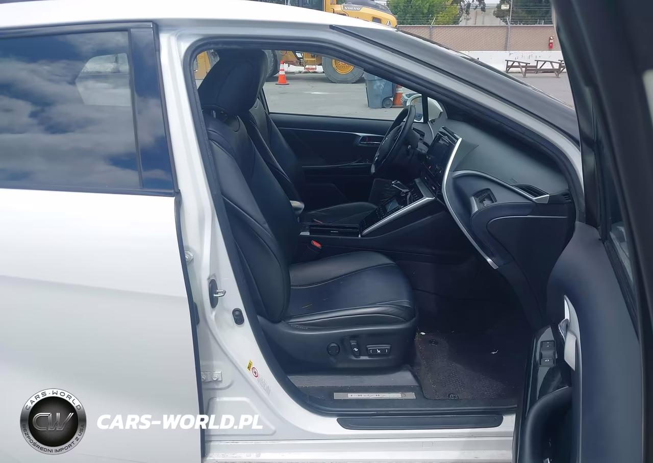 2017 Toyota Mirai VIN:JTDBVRBD8HA003409 - 5