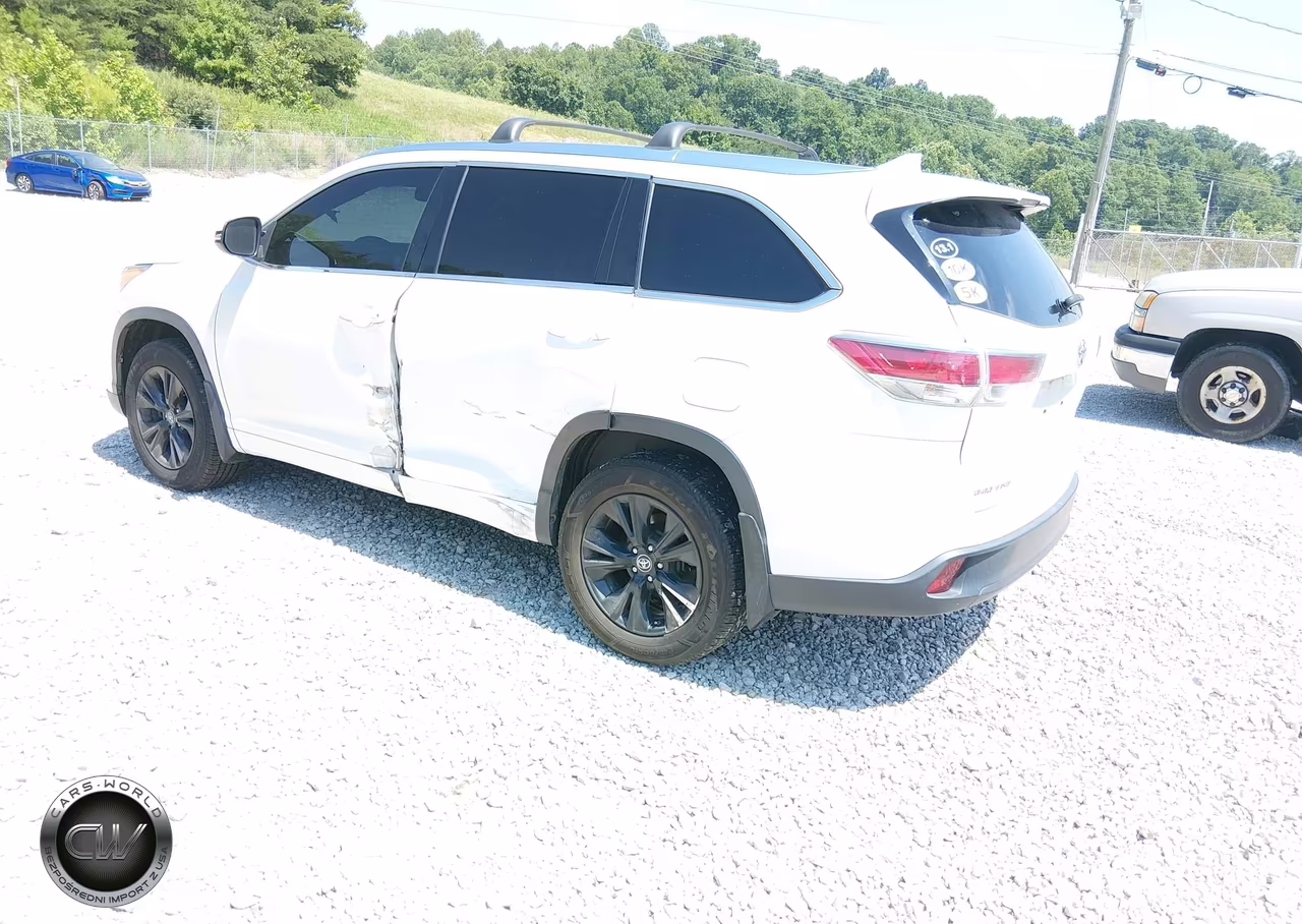 2016 Toyota Highlander Xle V6 VIN:5TDJKRFH3GS327547 - 3