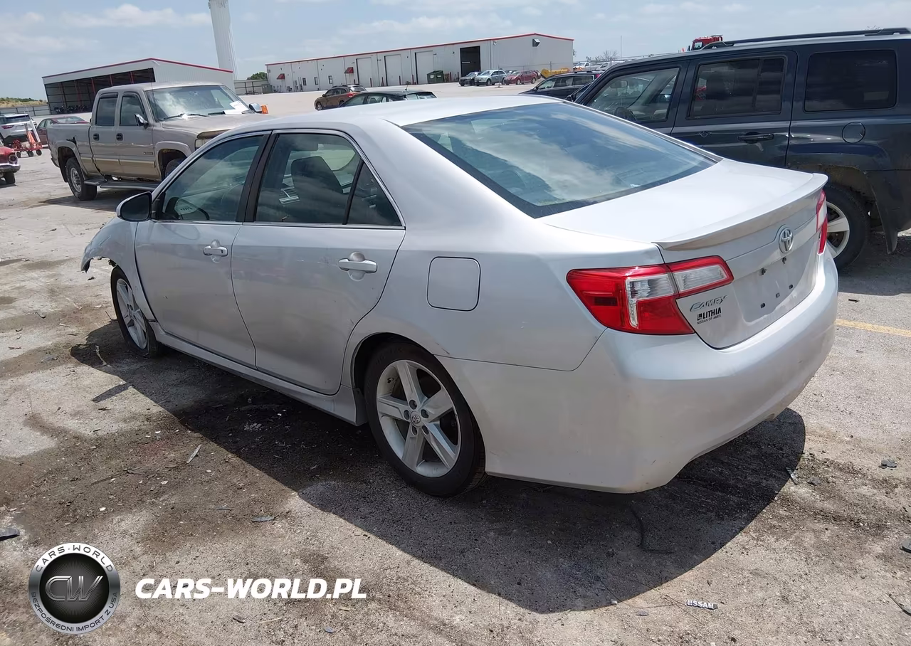 2014 Toyota Camry Se VIN:4T1BF1FK3EU331625 - 3
