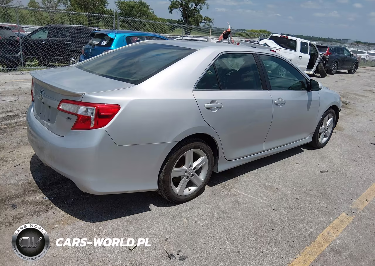 2014 Toyota Camry Se VIN:4T1BF1FK3EU331625 - 4