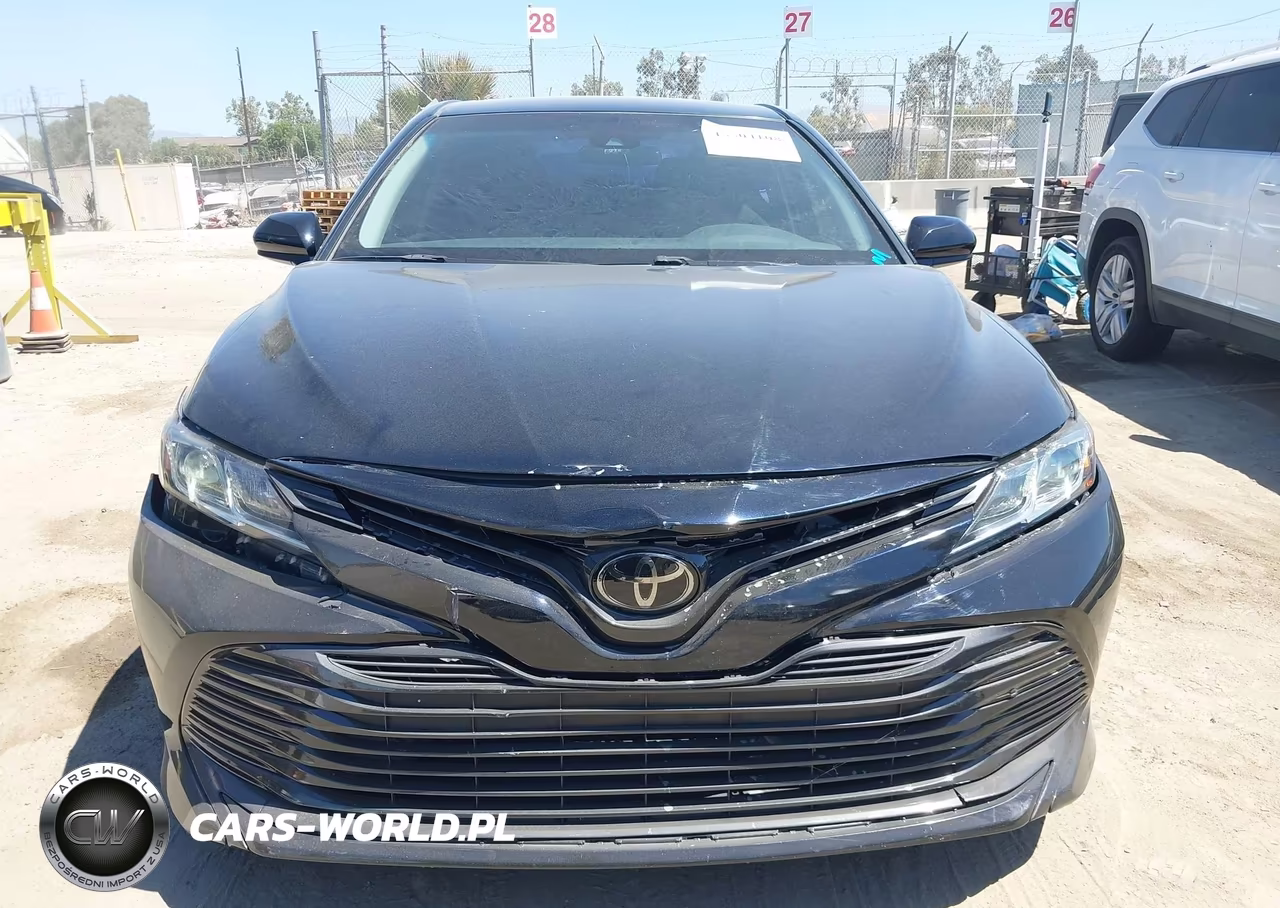 2018 Toyota Camry Le VIN:4T1B11HK8JU600059 - 12