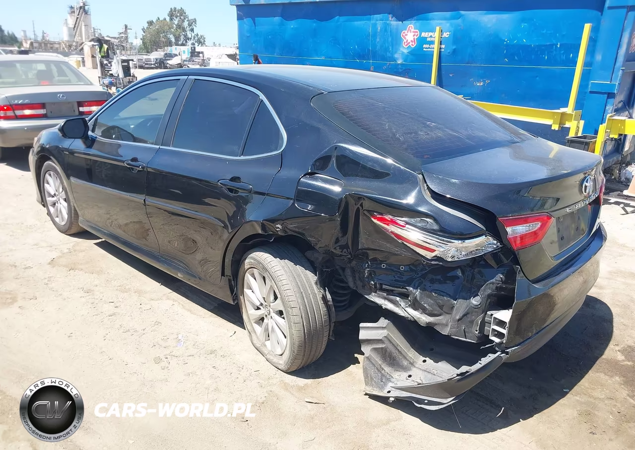 2018 Toyota Camry Le VIN:4T1B11HK8JU600059 - 3