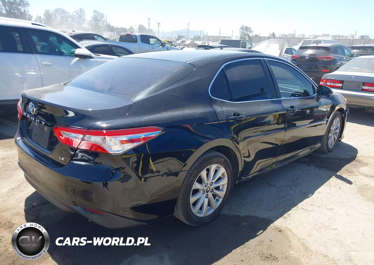 2018 Toyota Camry Le VIN:4T1B11HK8JU600059 - 4