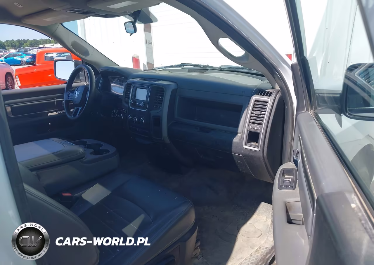 2019 Ram 1500 Classic VIN:3C6JR7DGXKG503356 - 5