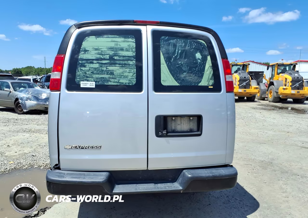 2018 Chevrolet Express 3500 Work Van VIN:1GCZGHFG5J1313692 - 16