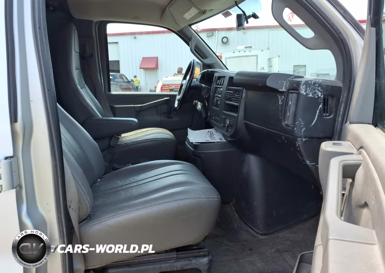 2018 Chevrolet Express 3500 Work Van VIN:1GCZGHFG5J1313692 - 5