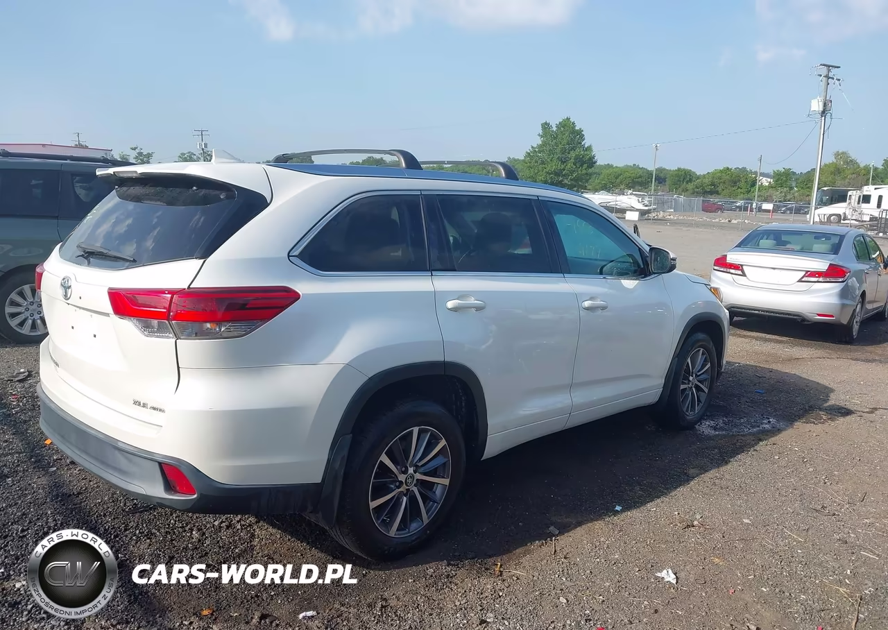 2017 Toyota Highlander Xle VIN:5TDJZRFH9HS364714 - 13