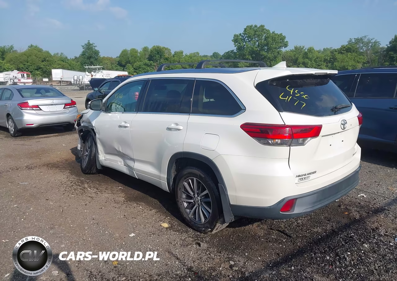 2017 Toyota Highlander Xle VIN:5TDJZRFH9HS364714 - 3
