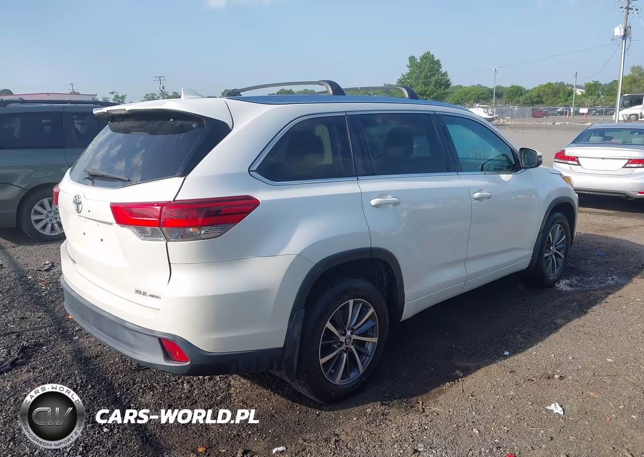 2017 Toyota Highlander Xle VIN:5TDJZRFH9HS364714 - 4