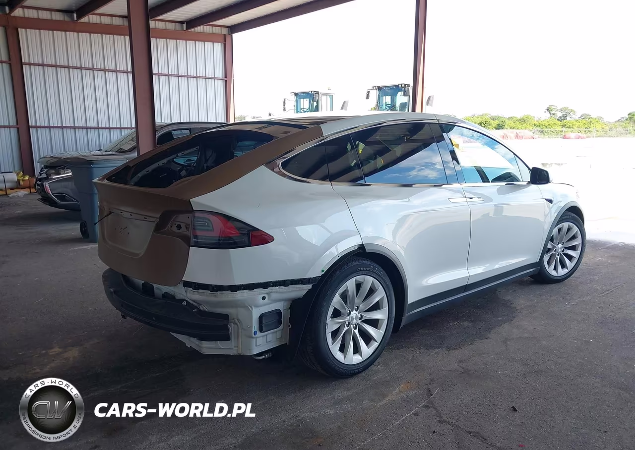 2018 Tesla Model X 100D-75D-P100D VIN:5YJXCBE22JF112037 - 4