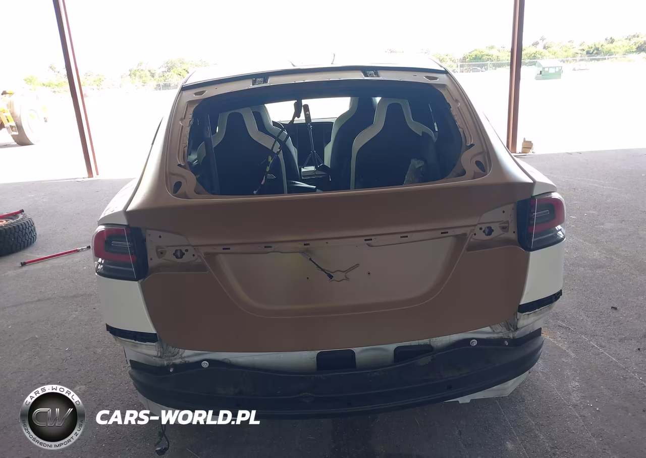 2018 Tesla Model X 100D-75D-P100D VIN:5YJXCBE22JF112037 - 6