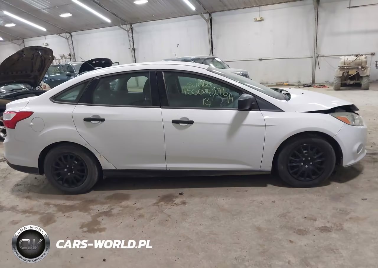 2013 Ford Focus S VIN:1FADP3E27DL275819 - 13