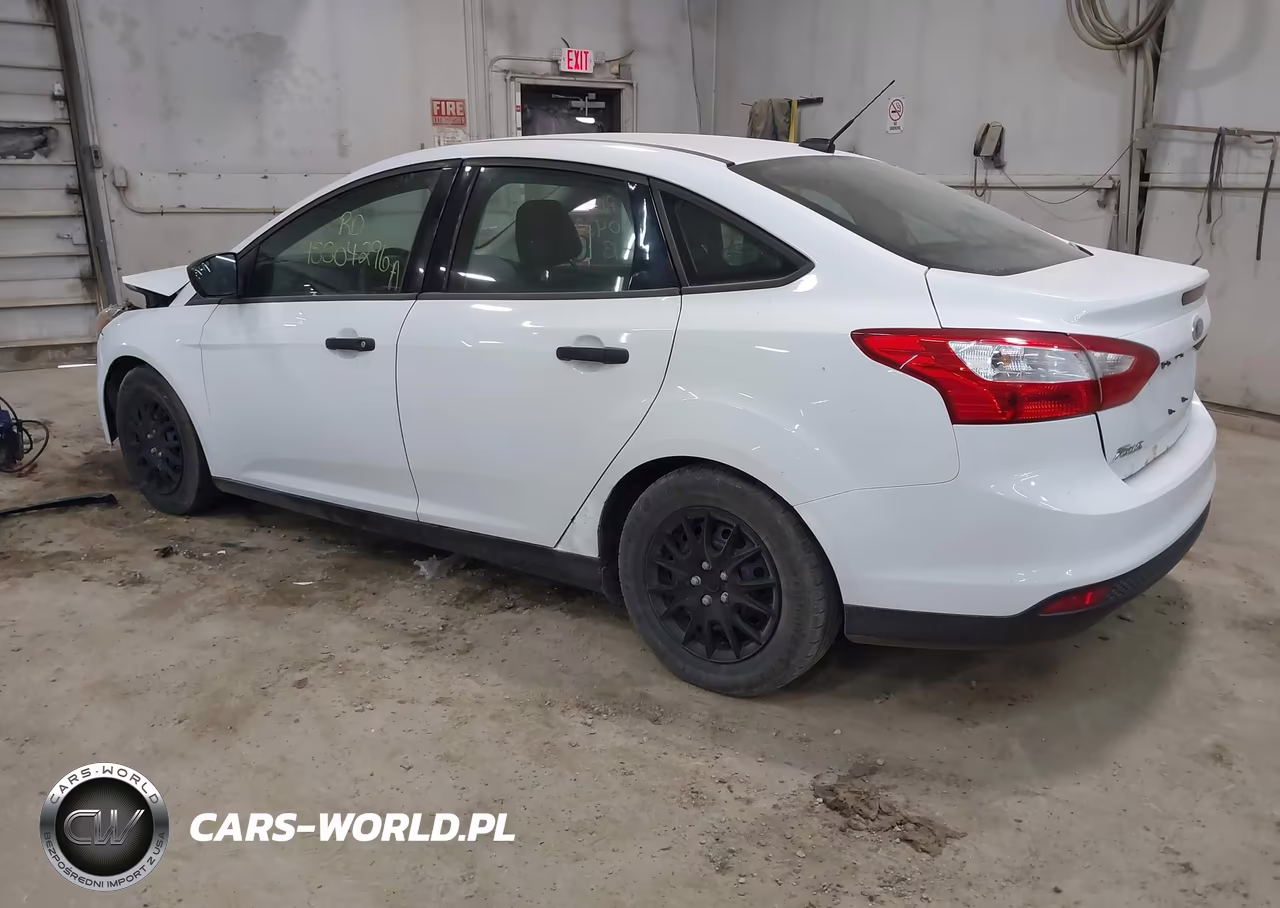 2013 Ford Focus S VIN:1FADP3E27DL275819 - 3