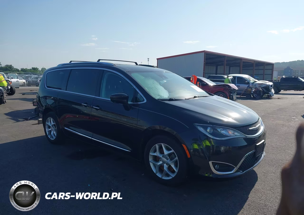 2017 Chrysler Pacifica Touring-L Plus – zdjęcie 1 z 17