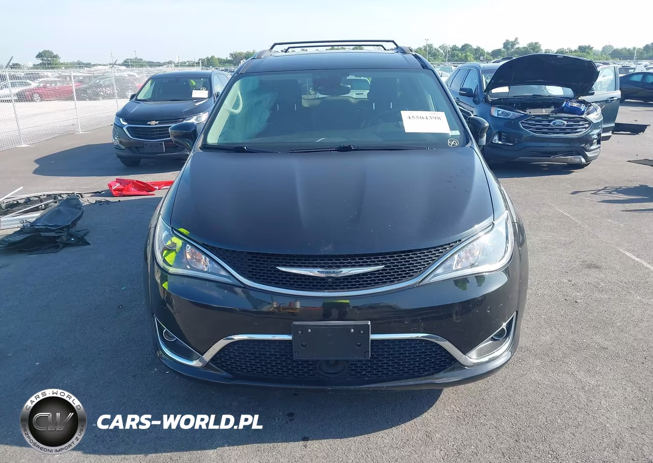 2017 Chrysler Pacifica Touring-L Plus VIN:2C4RC1EG8HR644454 - 13
