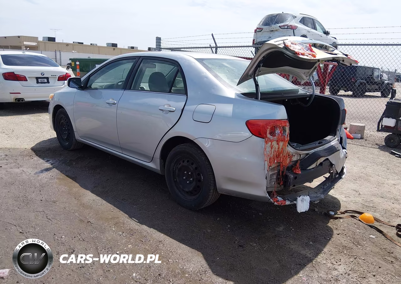 2013 Toyota Corolla Le VIN:JTDBU4EE5DJ120711 - 3