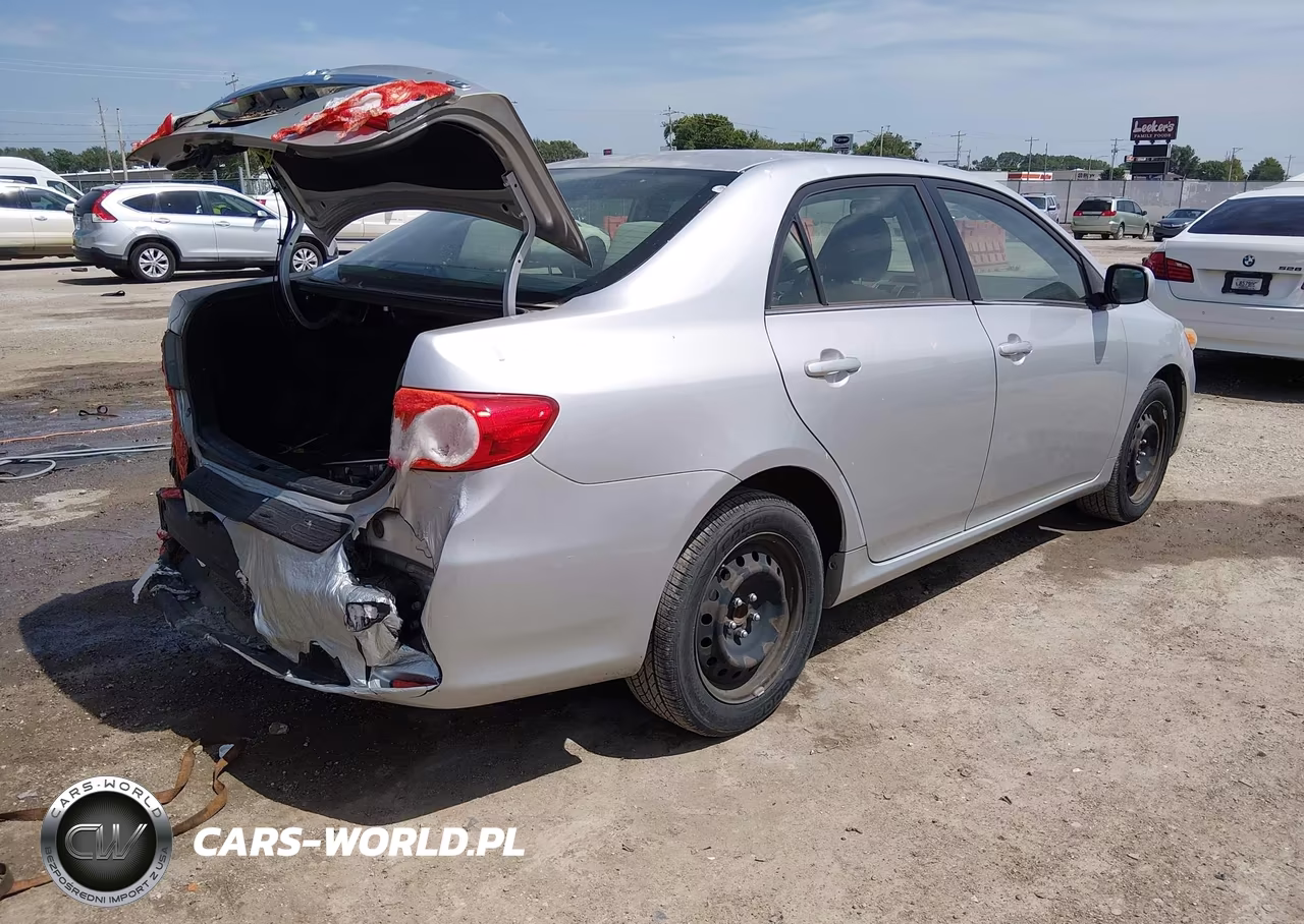 2013 Toyota Corolla Le VIN:JTDBU4EE5DJ120711 - 4