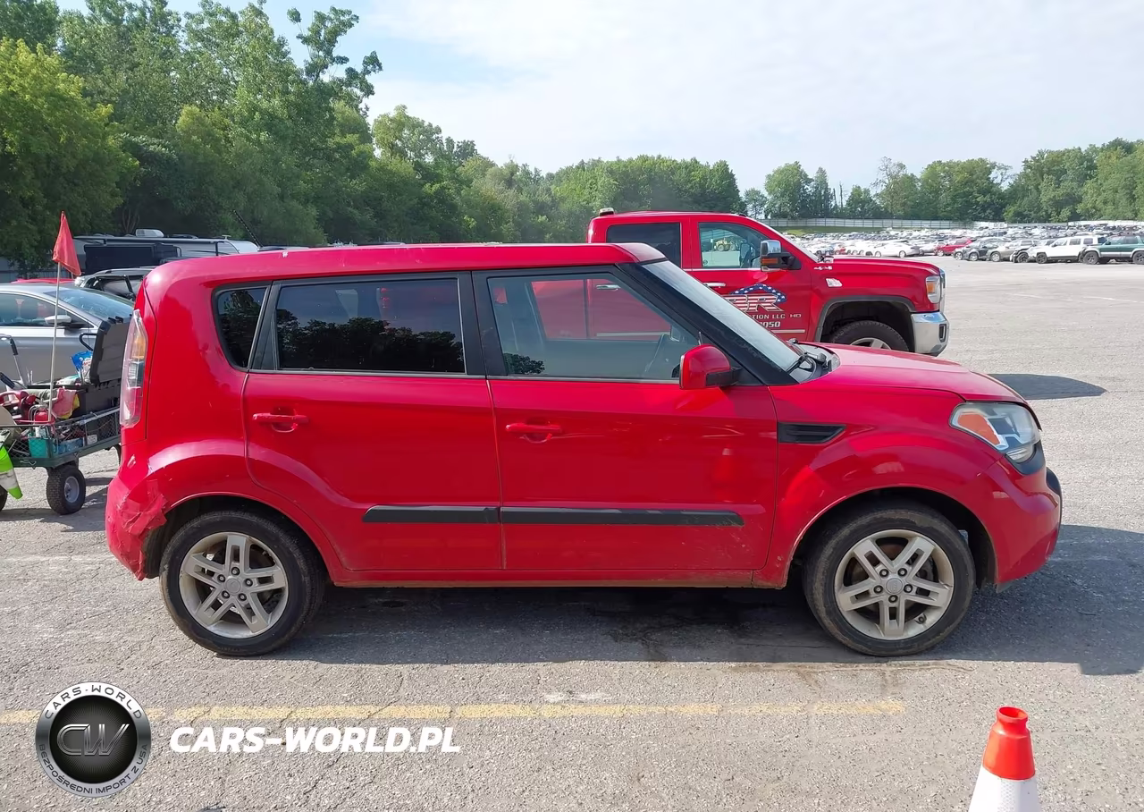 2011 Kia Soul + VIN:KNDJT2A22B7236666 - 13