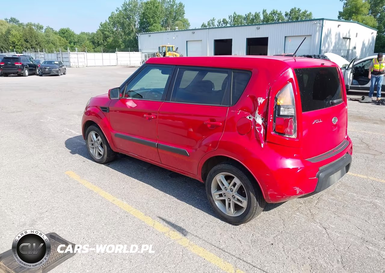 2011 Kia Soul + VIN:KNDJT2A22B7236666 - 3