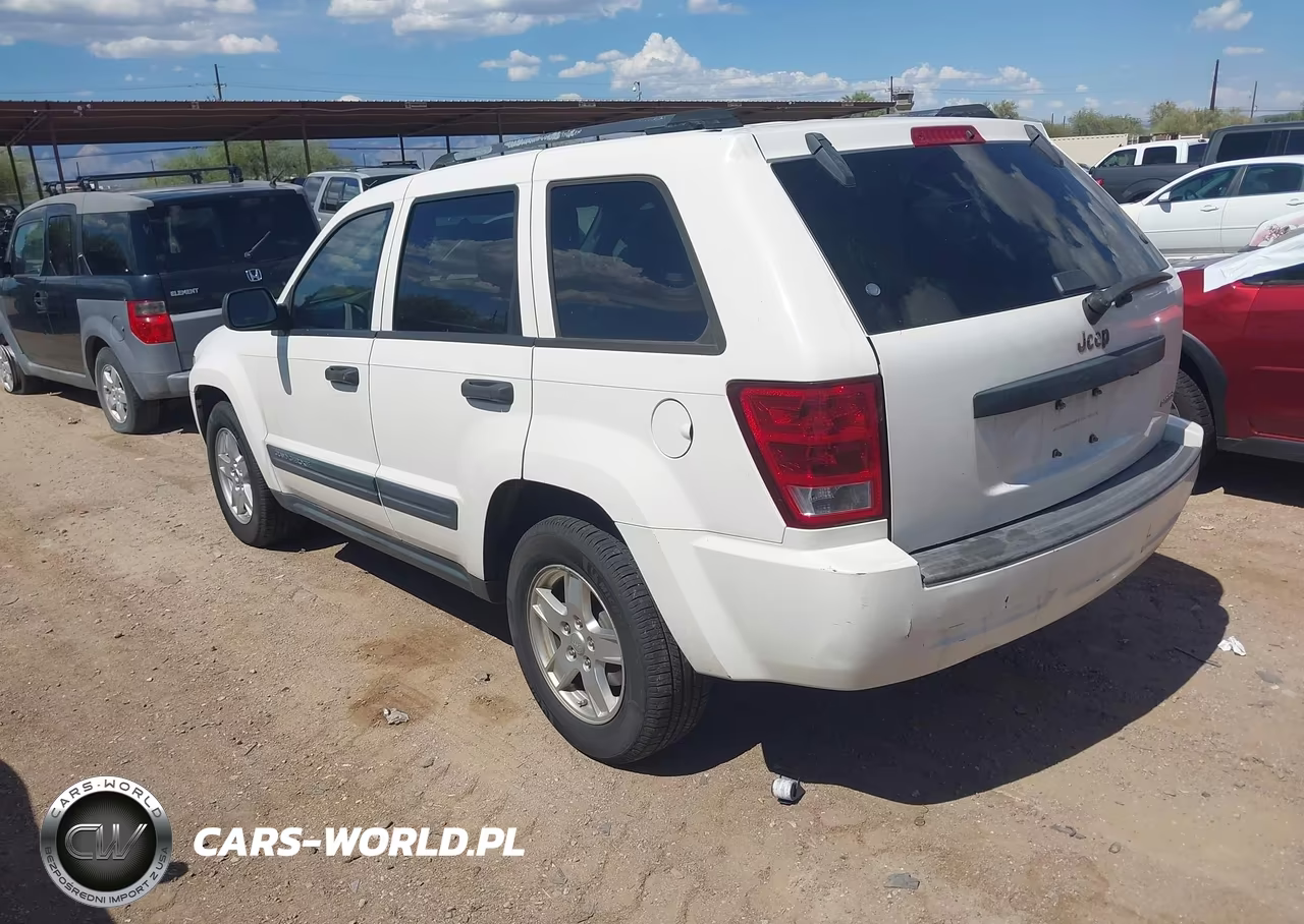 2005 Jeep Grand Cherokee Laredo VIN:1J4GS48K65C568520 - 3