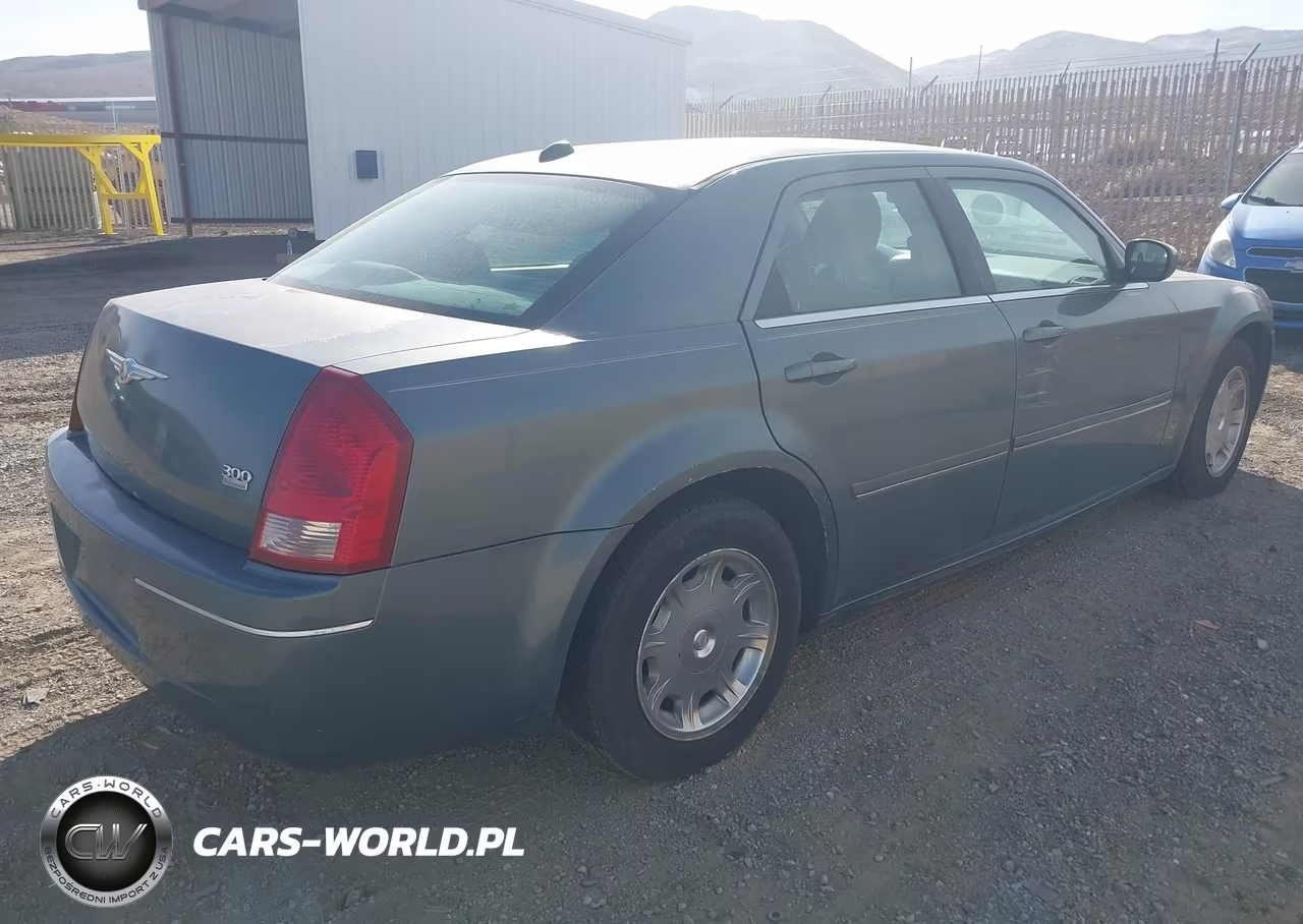2005 Chrysler 300 Touring VIN:2C3AA53G35H665280 - 4