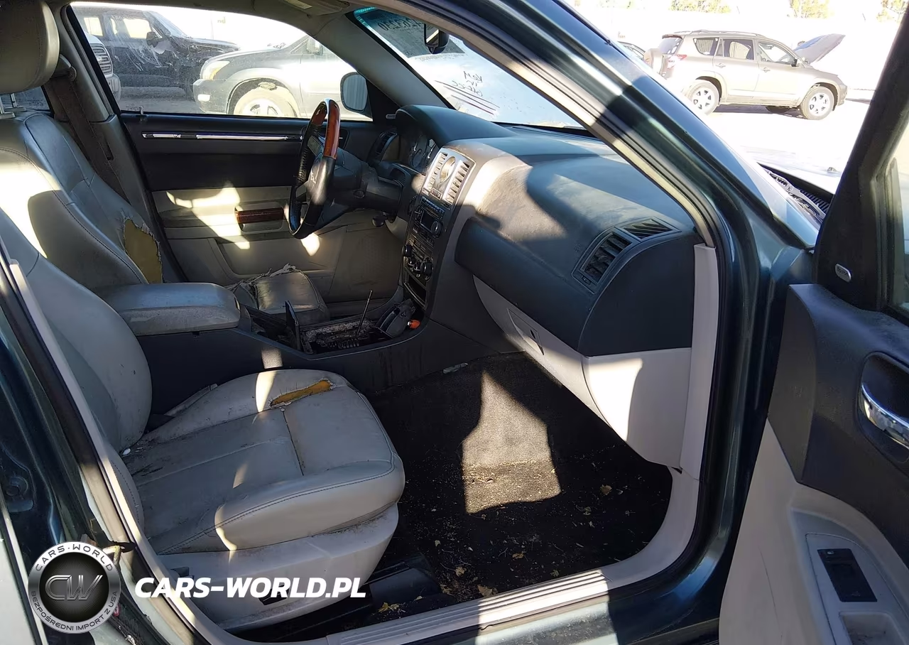 2005 Chrysler 300 Touring VIN:2C3AA53G35H665280 - 5