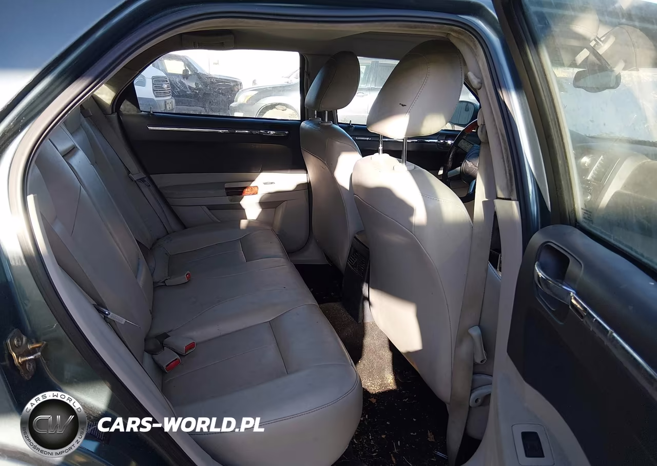2005 Chrysler 300 Touring VIN:2C3AA53G35H665280 - 8