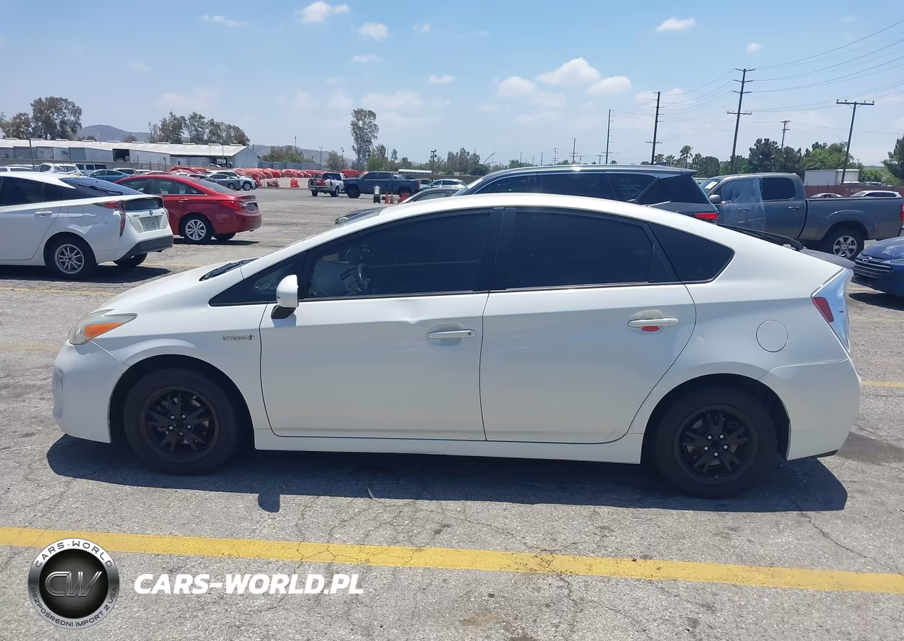 2015 Toyota Prius Two VIN:JTDKN3DU4F0415016 - 14