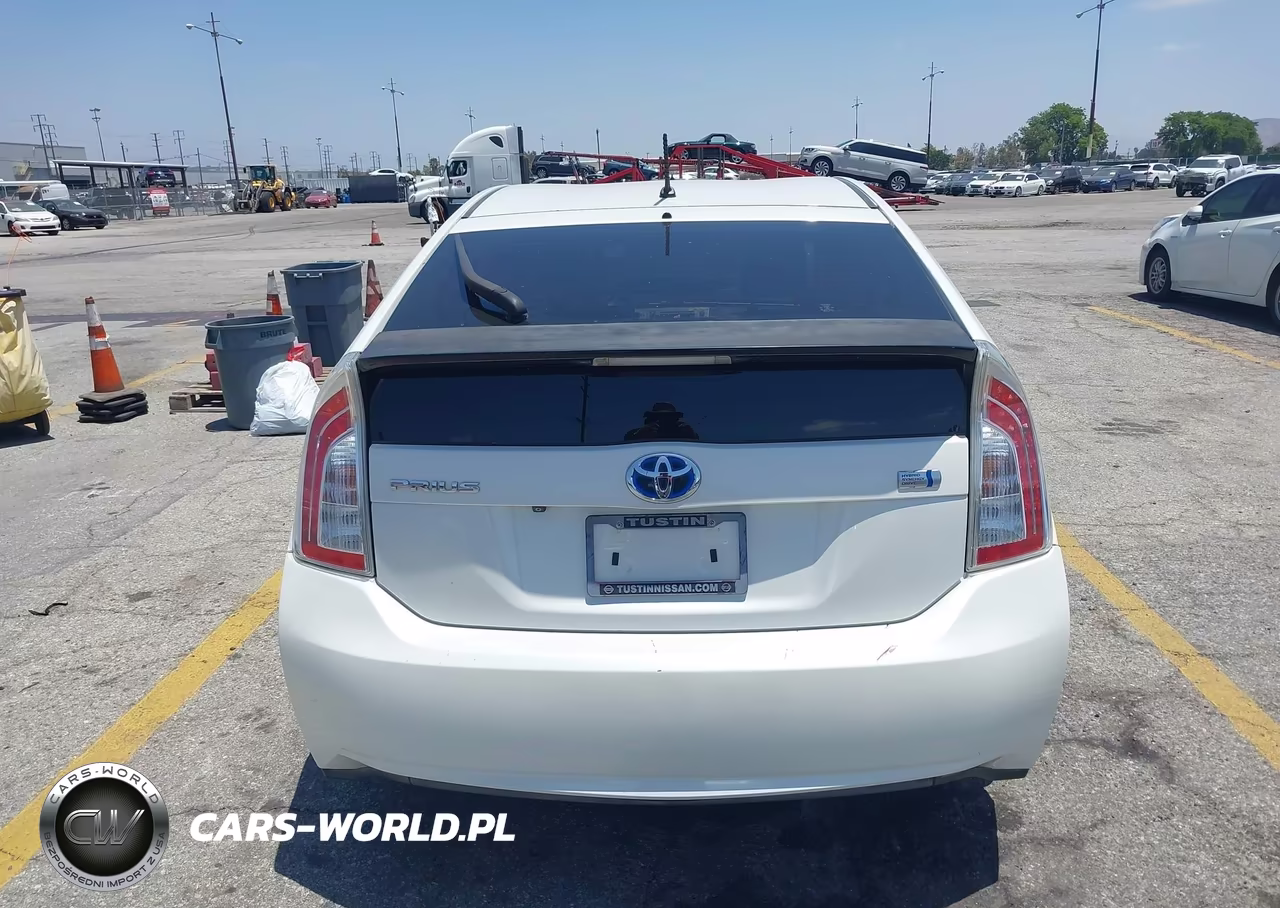 2015 Toyota Prius Two VIN:JTDKN3DU4F0415016 - 16
