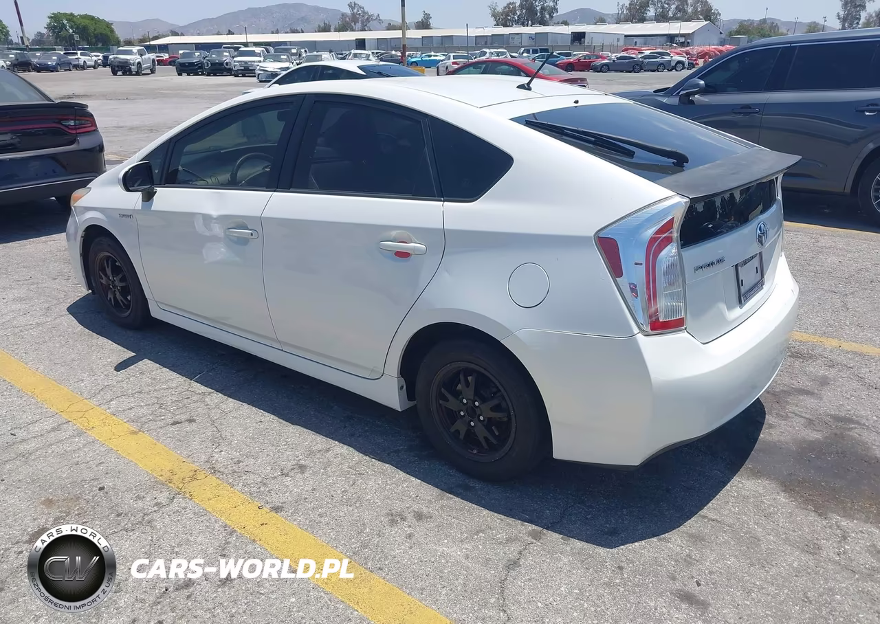 2015 Toyota Prius Two VIN:JTDKN3DU4F0415016 - 3